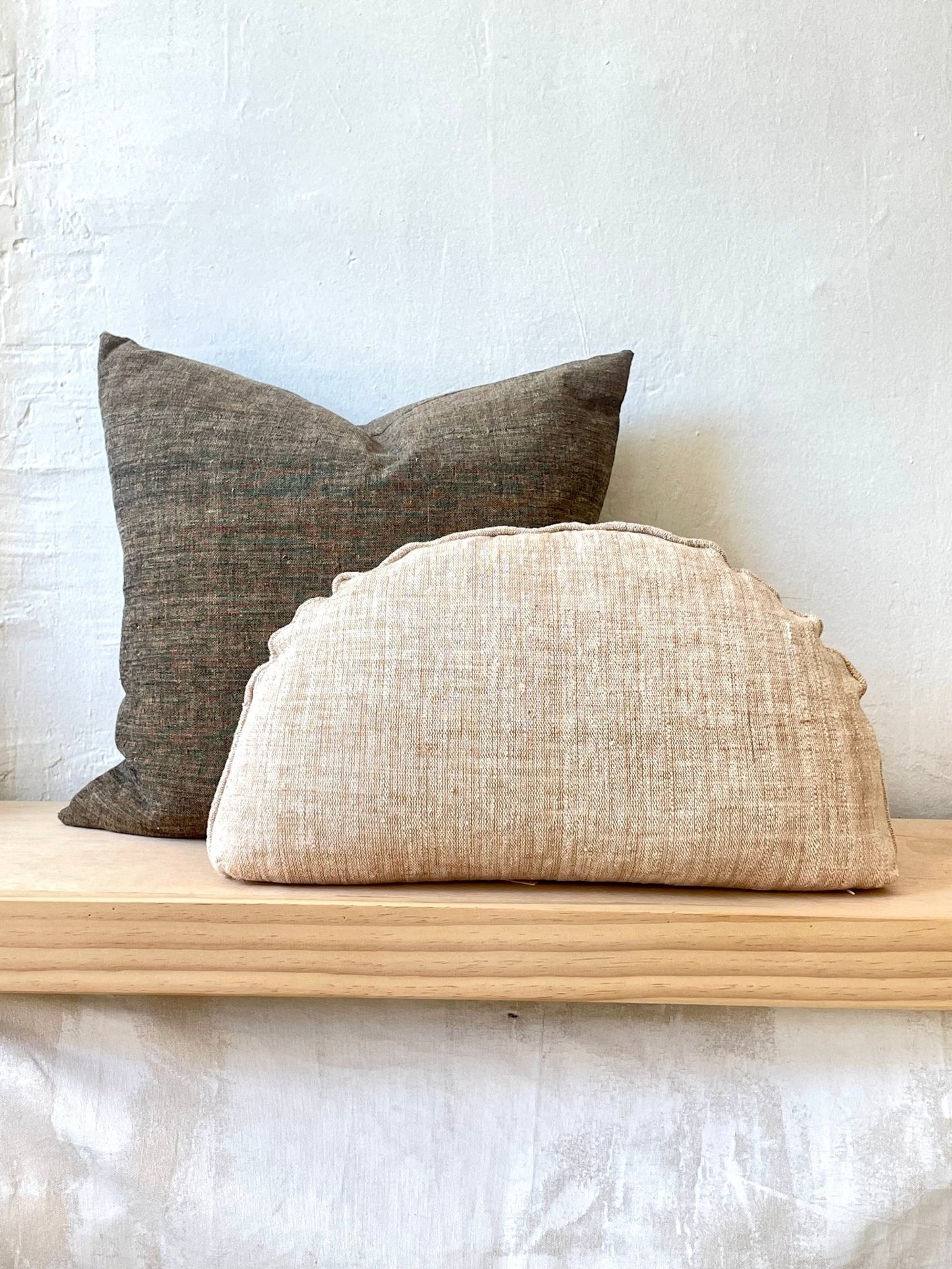 Earth pillow - Charcoal - Behind the Hill