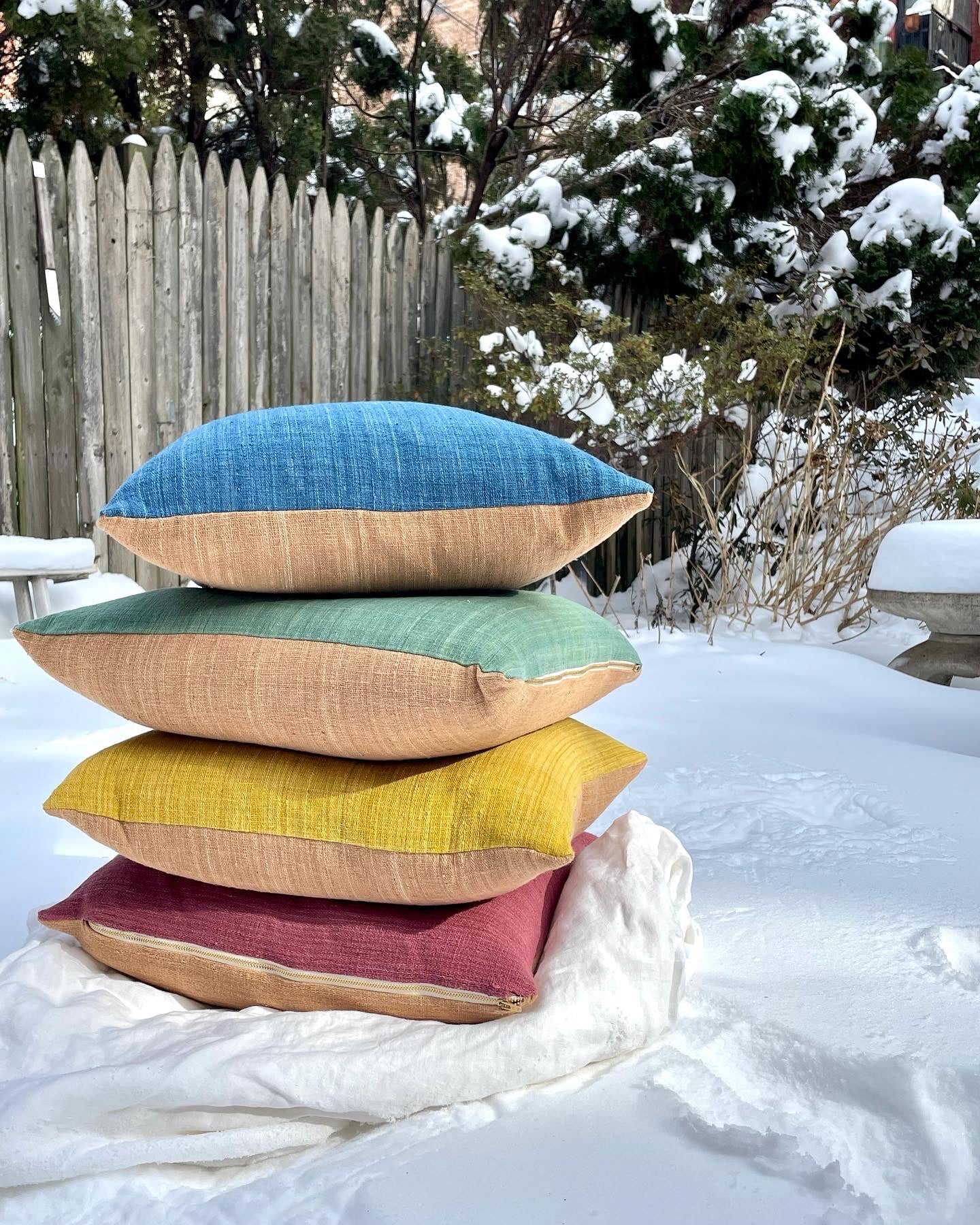 Sunkissed pillow - Emerald - Behind the Hill