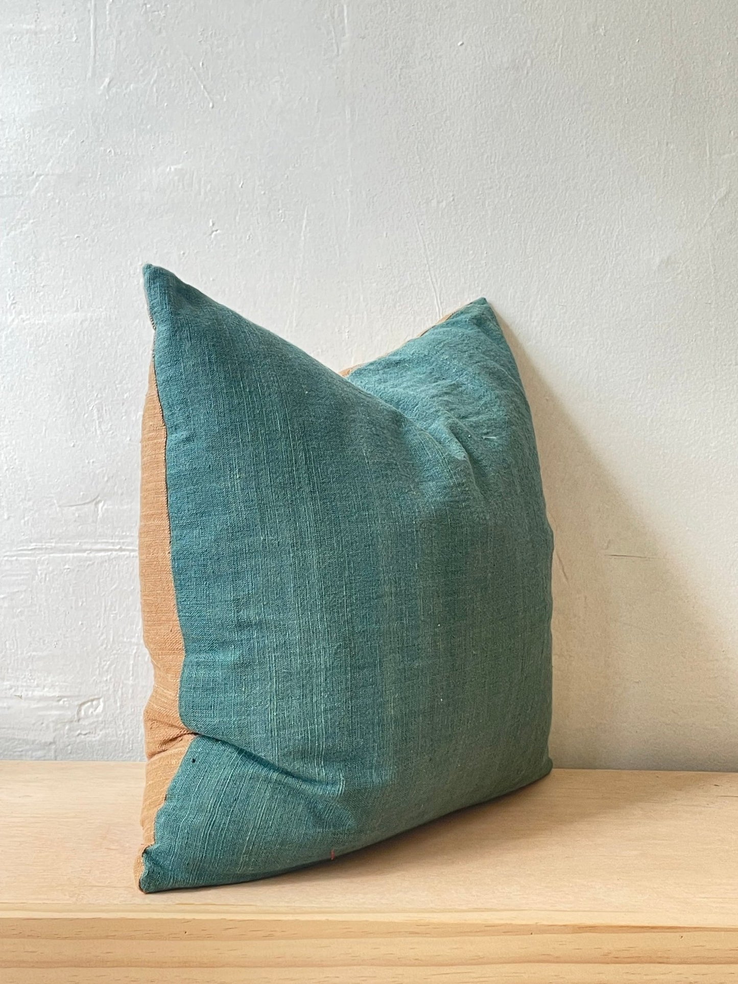 Sunkissed pillow - Emerald - Behind the Hill