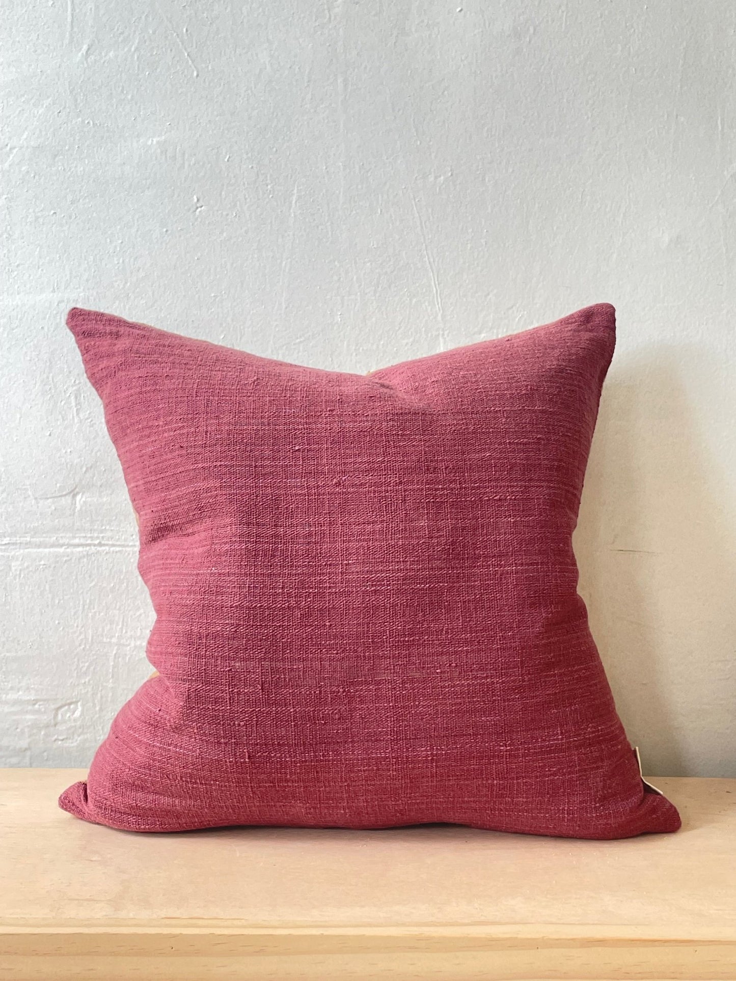 Sunkissed pillow - Grana - Behind the Hill